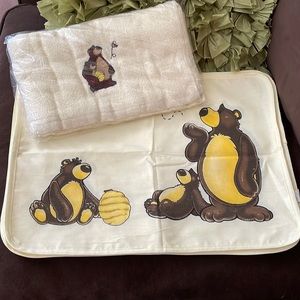 Set of 8 honey bear cloth placemats & matching kitchen towels